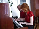 שיעור פסנתר עם הלן